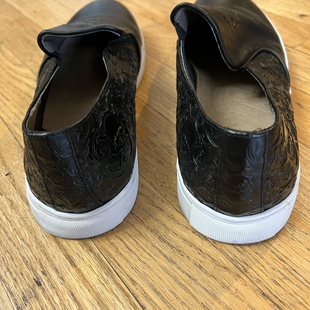 Robert Graham Embossed Skull Leather Shoes - Picture 16 of 16